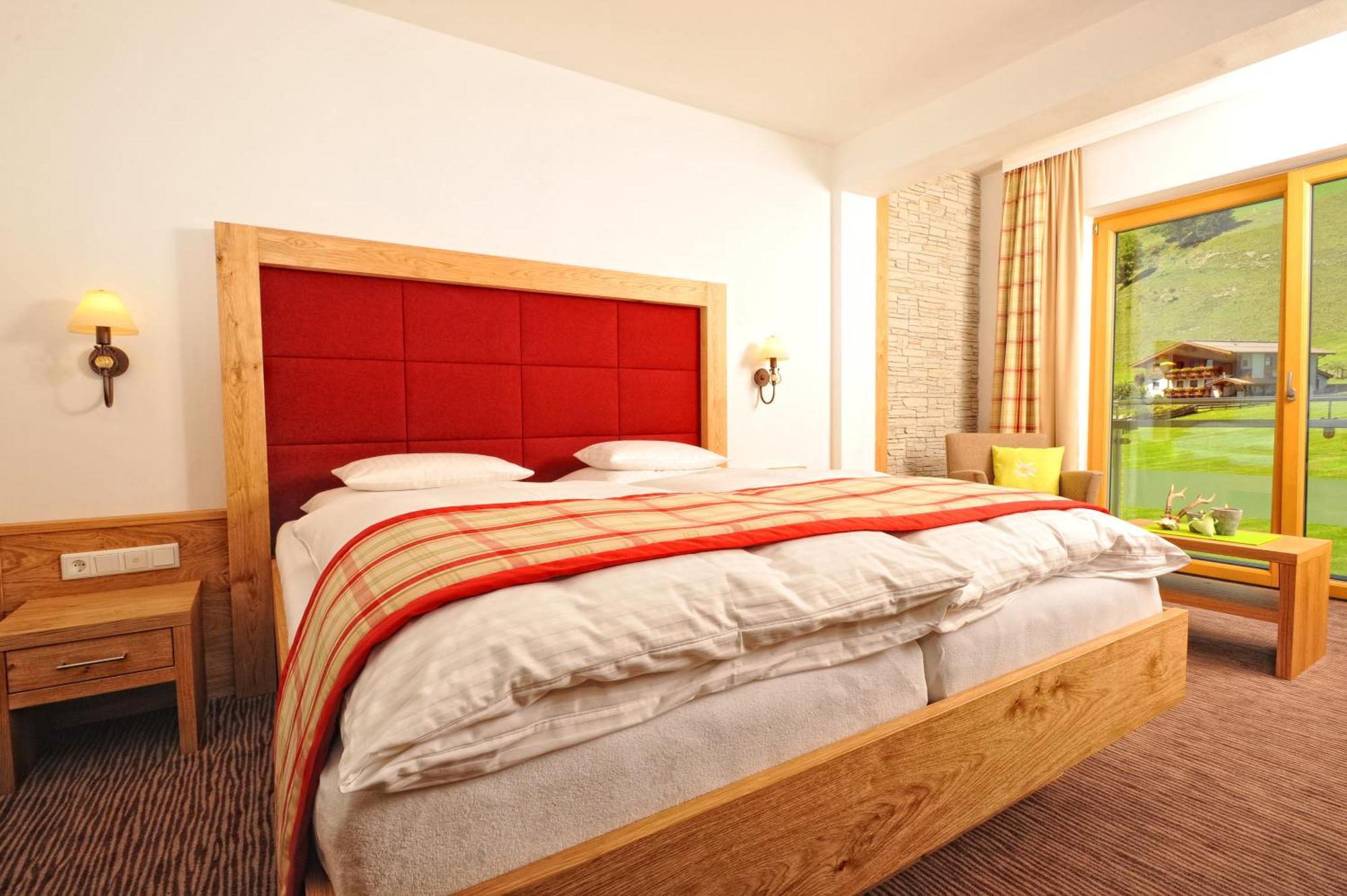 Hotel Barbarahof Saalbach, Inkl Jokercard Экстерьер фото